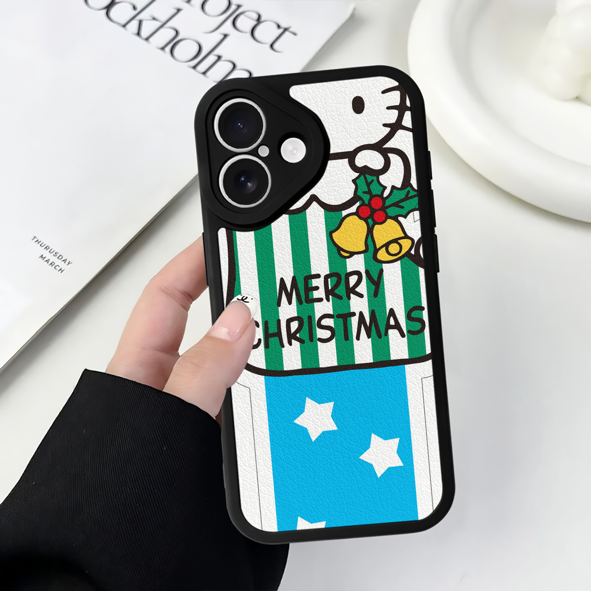 （画像用） Hello Kitty ハローキティ 【iPhone 16シリーズ対応】シリコンスマホケース（レザー調） 材質：シリコン